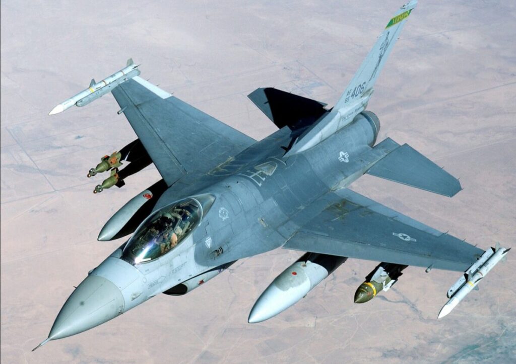飛行中の戦闘機