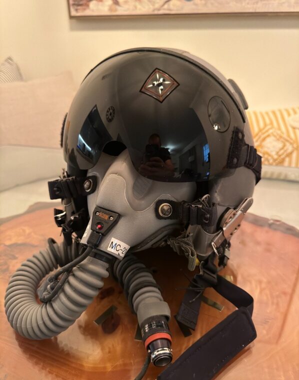 戦闘機ヘルメットの展示写真