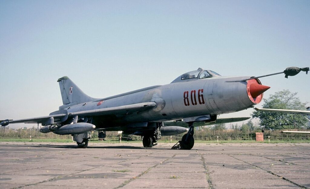 駐機中の戦闘機