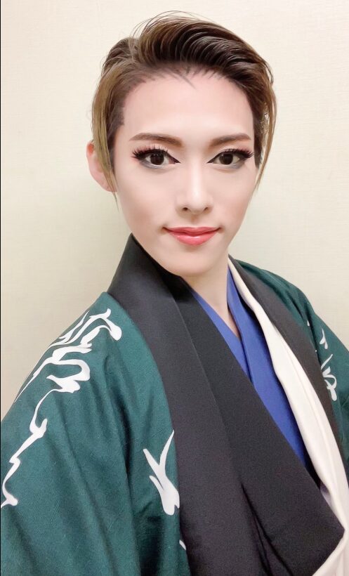 歌劇団男役の肖像写真