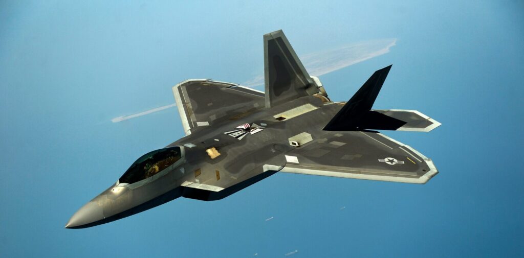 飛行中の戦闘機
