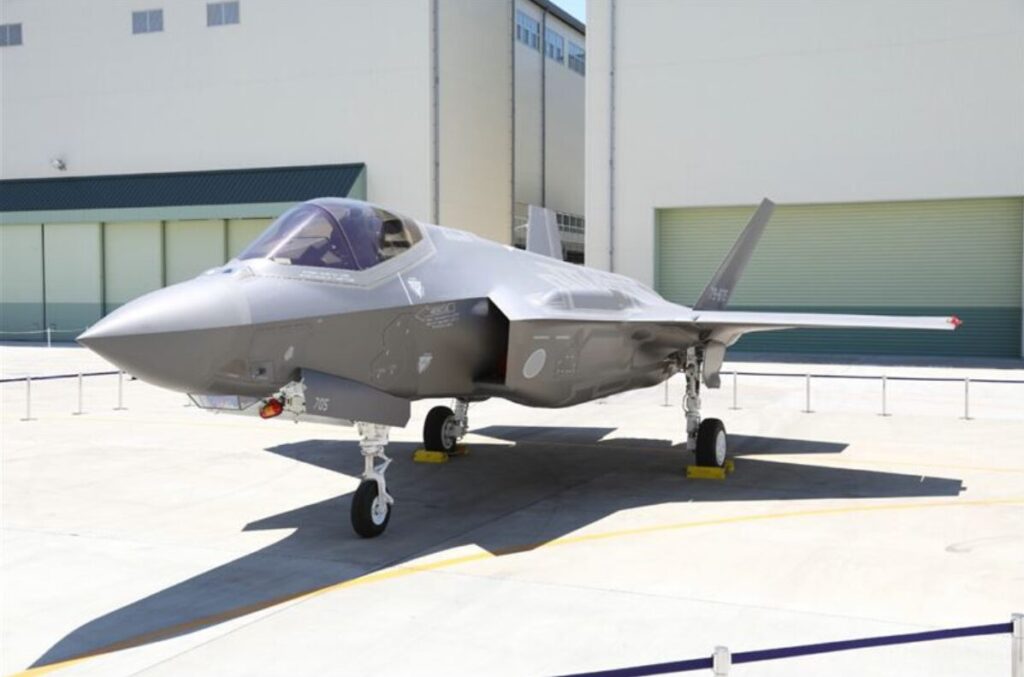 駐機中の戦闘機