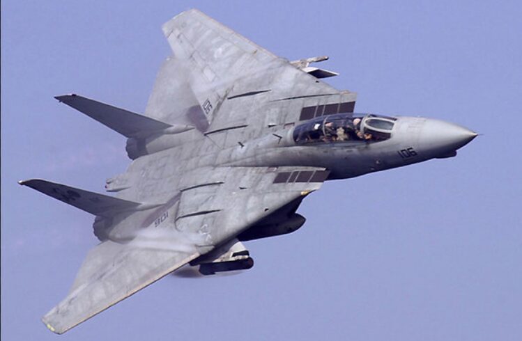 旋回中の戦闘機