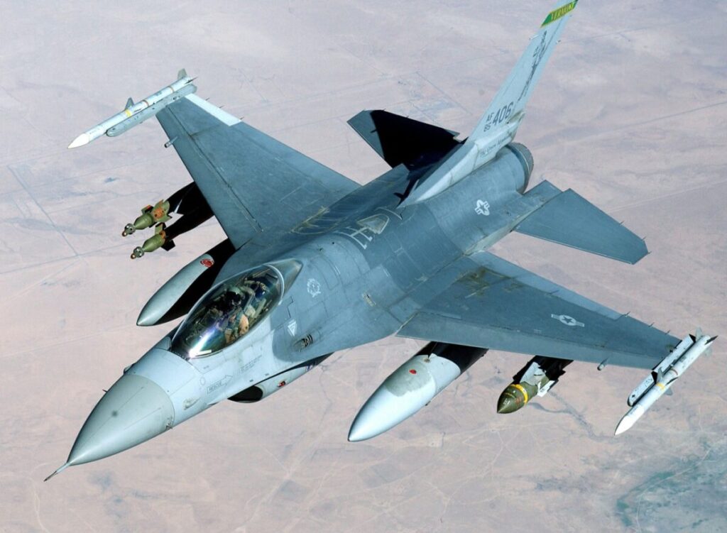 飛行中の戦闘機