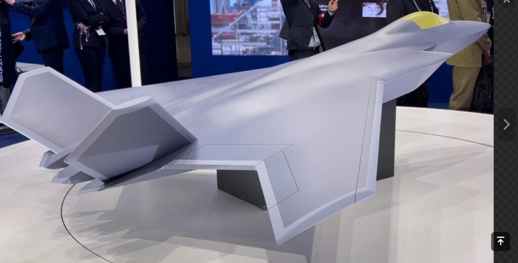 展示中の近未来戦闘機の模型