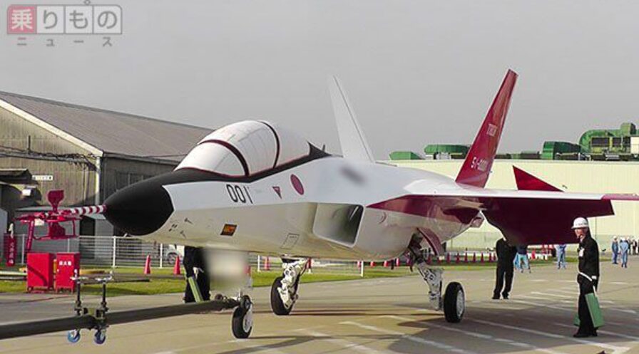 駐機中の戦闘機