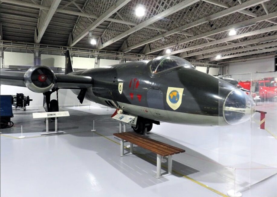 博物館に展示中の爆撃機
