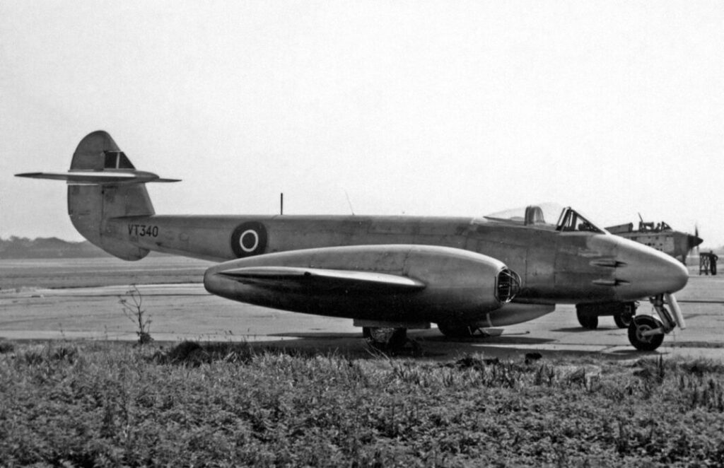 駐機中のジェット戦闘機の元祖