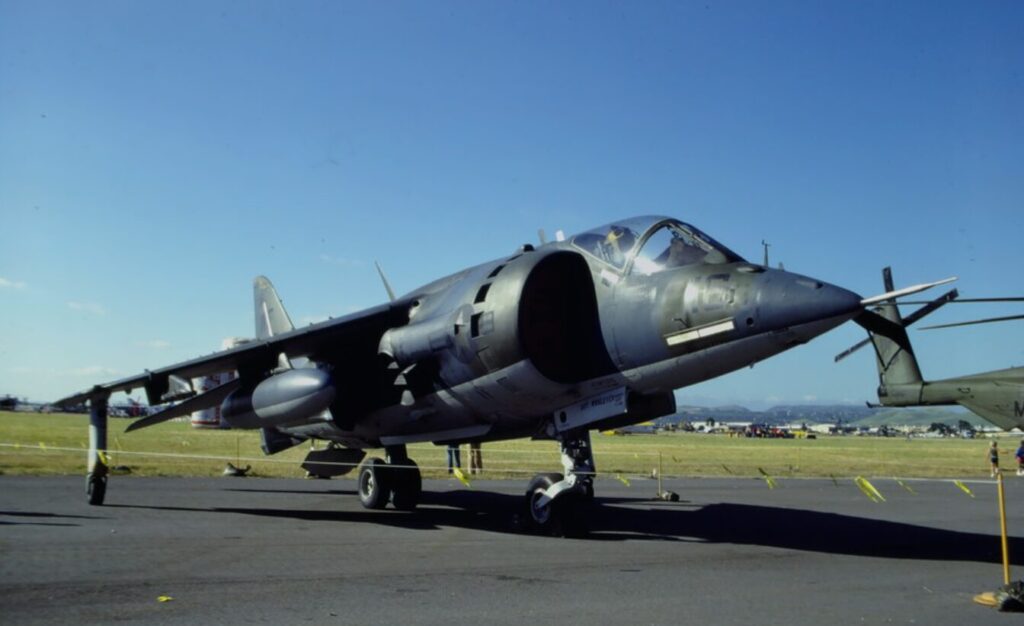 駐機中の戦闘機