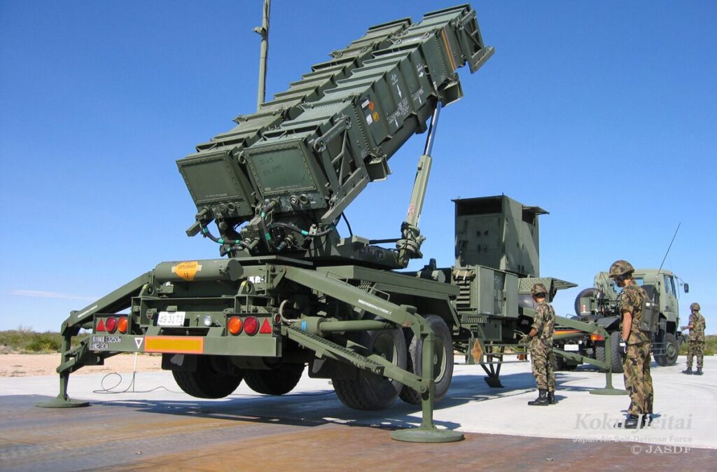 地上に設置された自衛隊の迎撃ミサイル