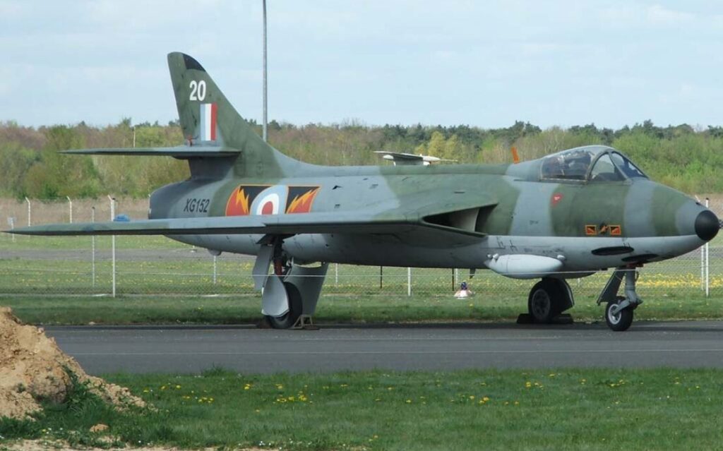 駐機中の戦闘機