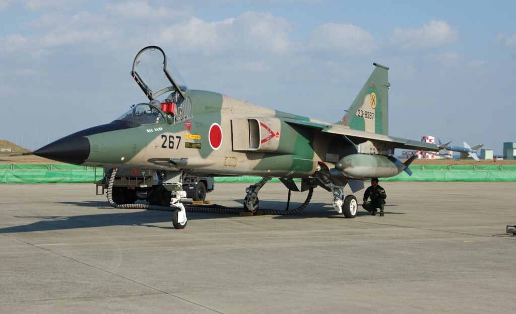 駐機中の戦闘機
