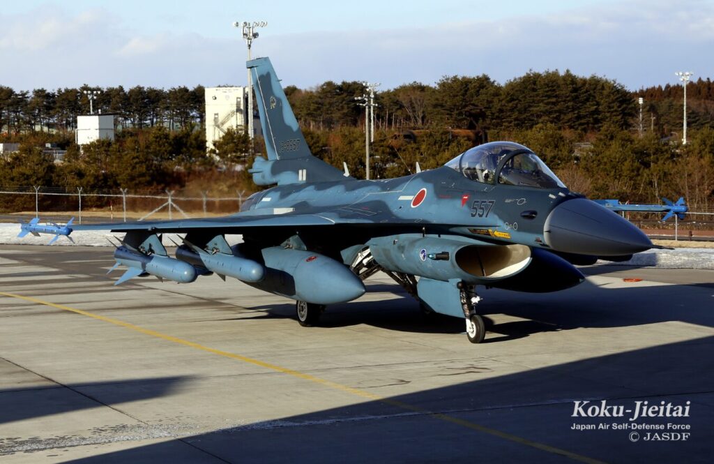 駐機中の戦闘機