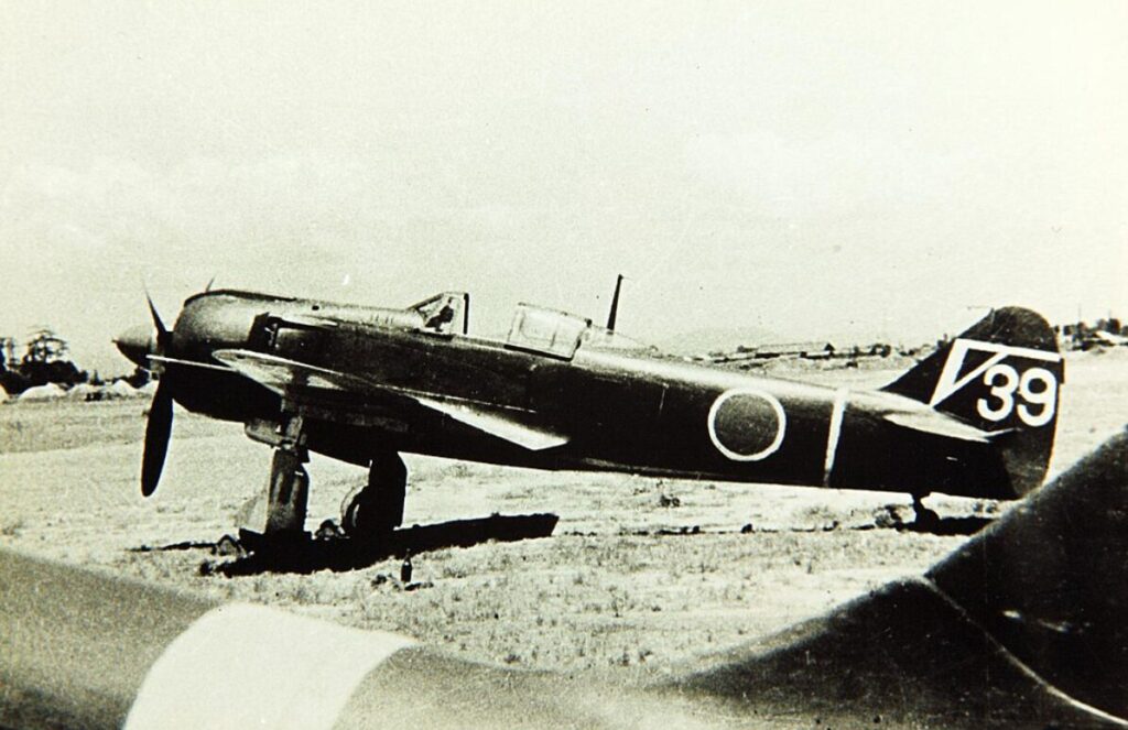 駐機中のレシプロ戦闘機