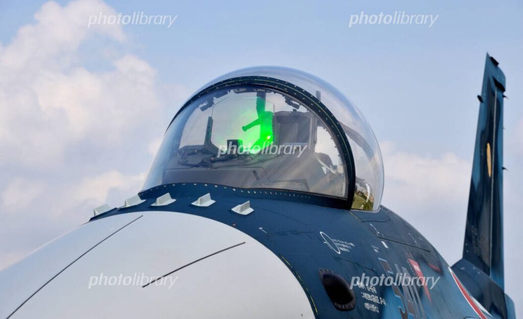 自衛隊戦闘機のキャノピー部分
