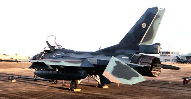 接触事故で尾翼を破損した自衛隊戦闘機