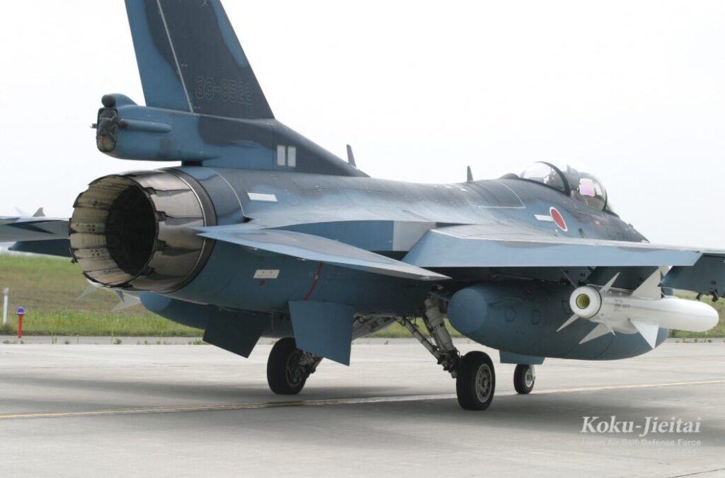 タクシング中の自衛隊戦闘機