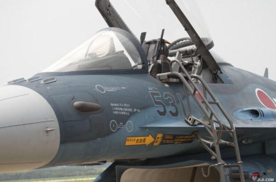 自衛隊戦闘機のコクピット