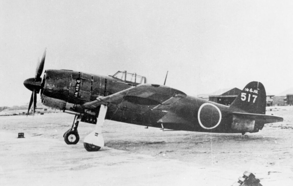 駐機中のレシプロ戦闘機