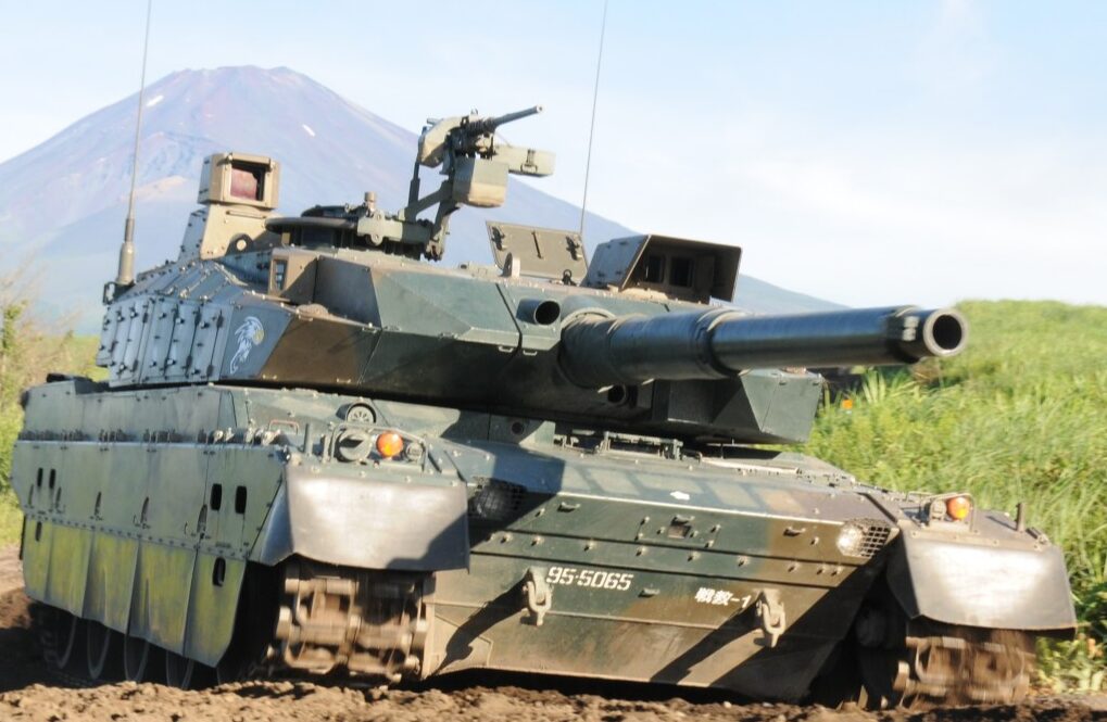 富士山麓で演習中の自衛隊戦車