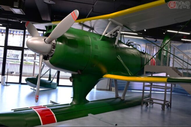 展示中のレシプロ複葉水上偵察機