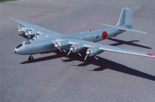 レシプロエンジンが6基ついている大型爆撃機