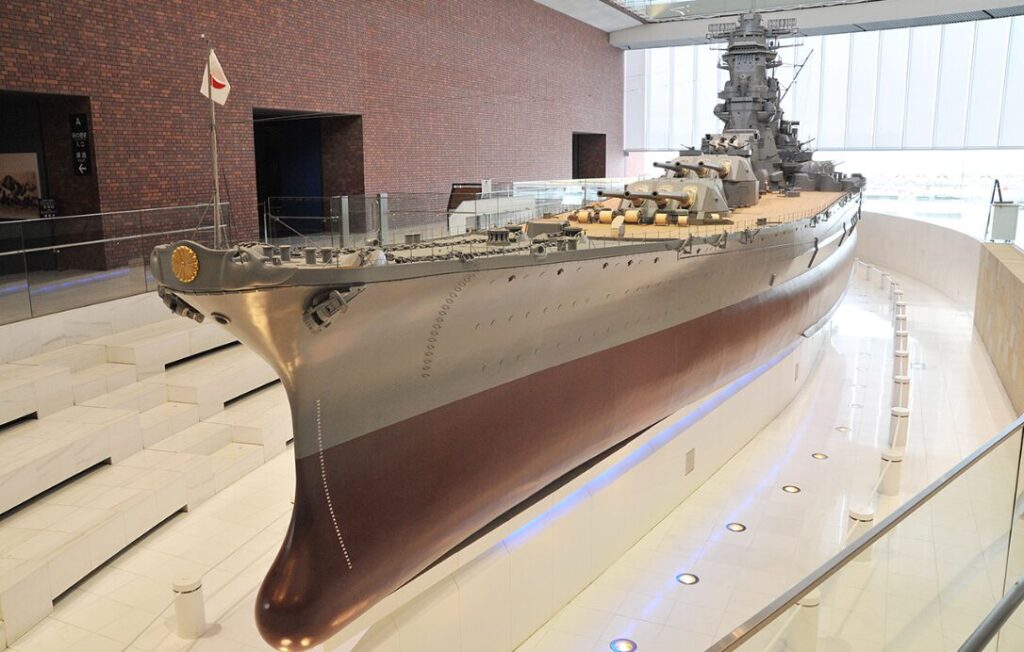 戦艦の巨大な模型