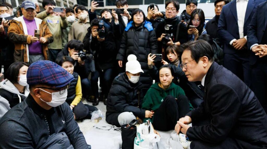 航空機事故の遺族を訪れる大統領