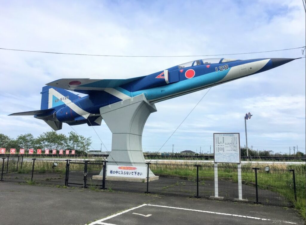 航空自衛隊基地のモニュメント