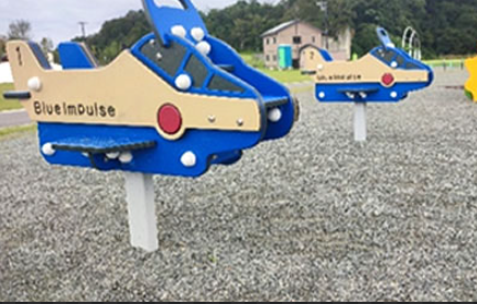 自衛隊練習機を模した遊具