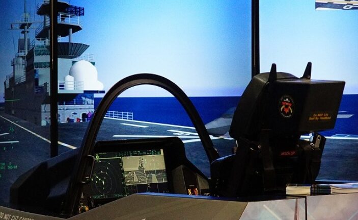 空母に着艦する戦闘機のフライトシミュレーター