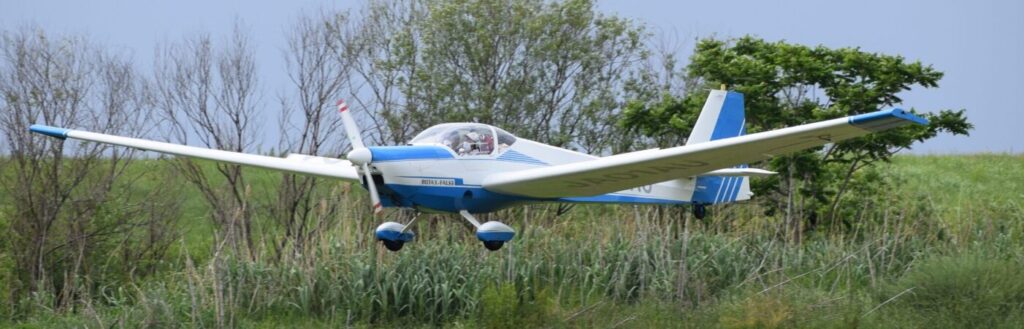 離陸中のモーターグライダー