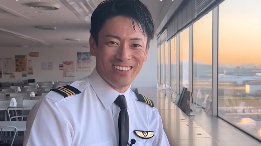 笑顔で語るパイロット