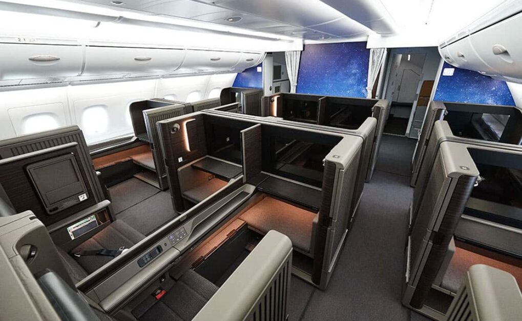 旅客機のファーストクラス客室