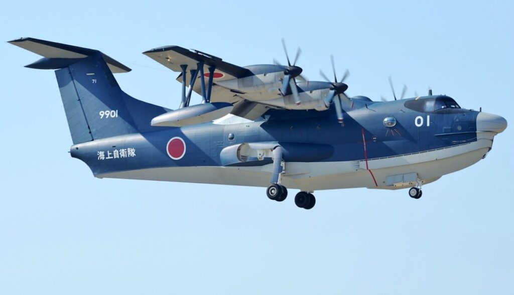 訓練飛行中の大型救難飛行艇