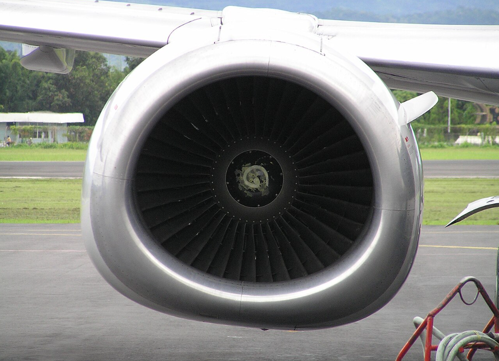 旅客機のエンジンカウル